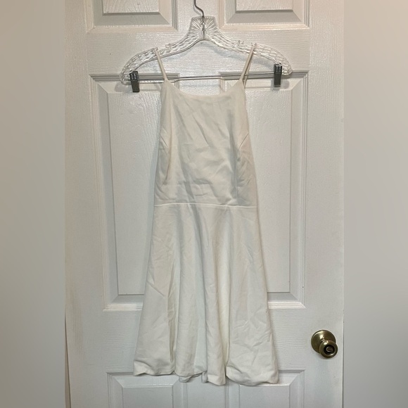 Lulus Dresses & Skirts - Lulu’s white high neck dress scallop edges open tie back Size Medium
